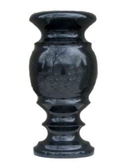 Высокая ваза из черного гранита букинское габбро 40 см модель 9