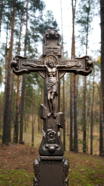 Крест из литого камня с орнаментом - Фото 3 | Компания «Венок»
