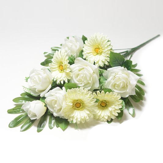 Веерный букет Турсо (розы и герберы) — белый - Фото 1 | Компания «Венок»